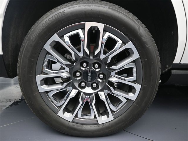 Used 2024 GMC Yukon Denali Ultimate image 9