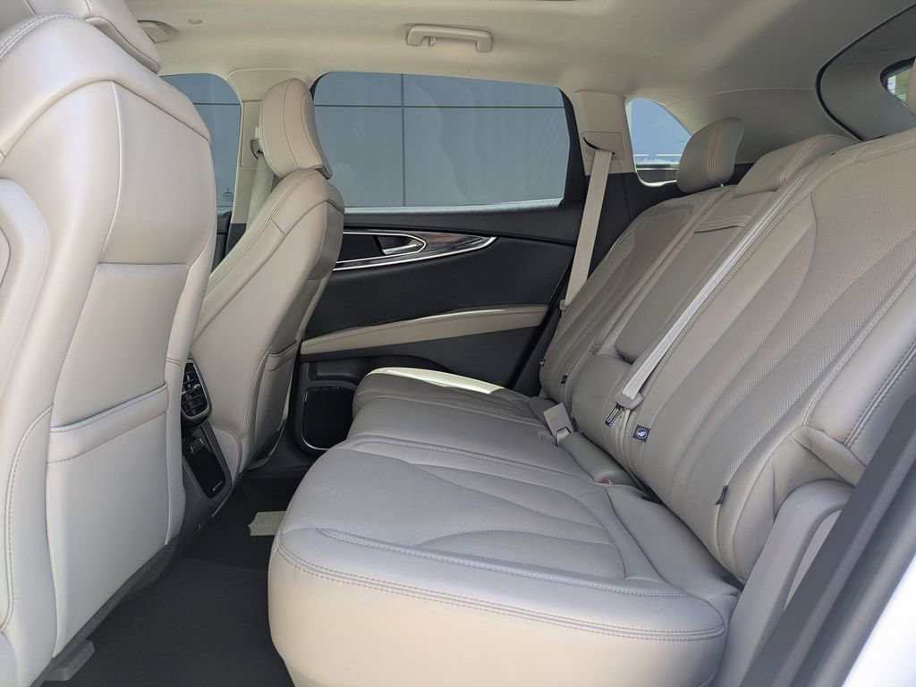 Certified 2023 Lincoln Nautilus Reserve w/ Luxury Package AWD/4WD image 16