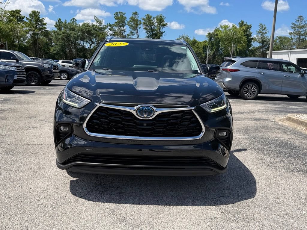 Used 2022 Toyota Highlander Limited FWD image 2