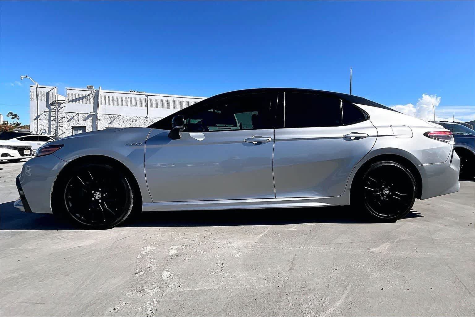 Used 2021 Toyota Camry XSE FWD image 3