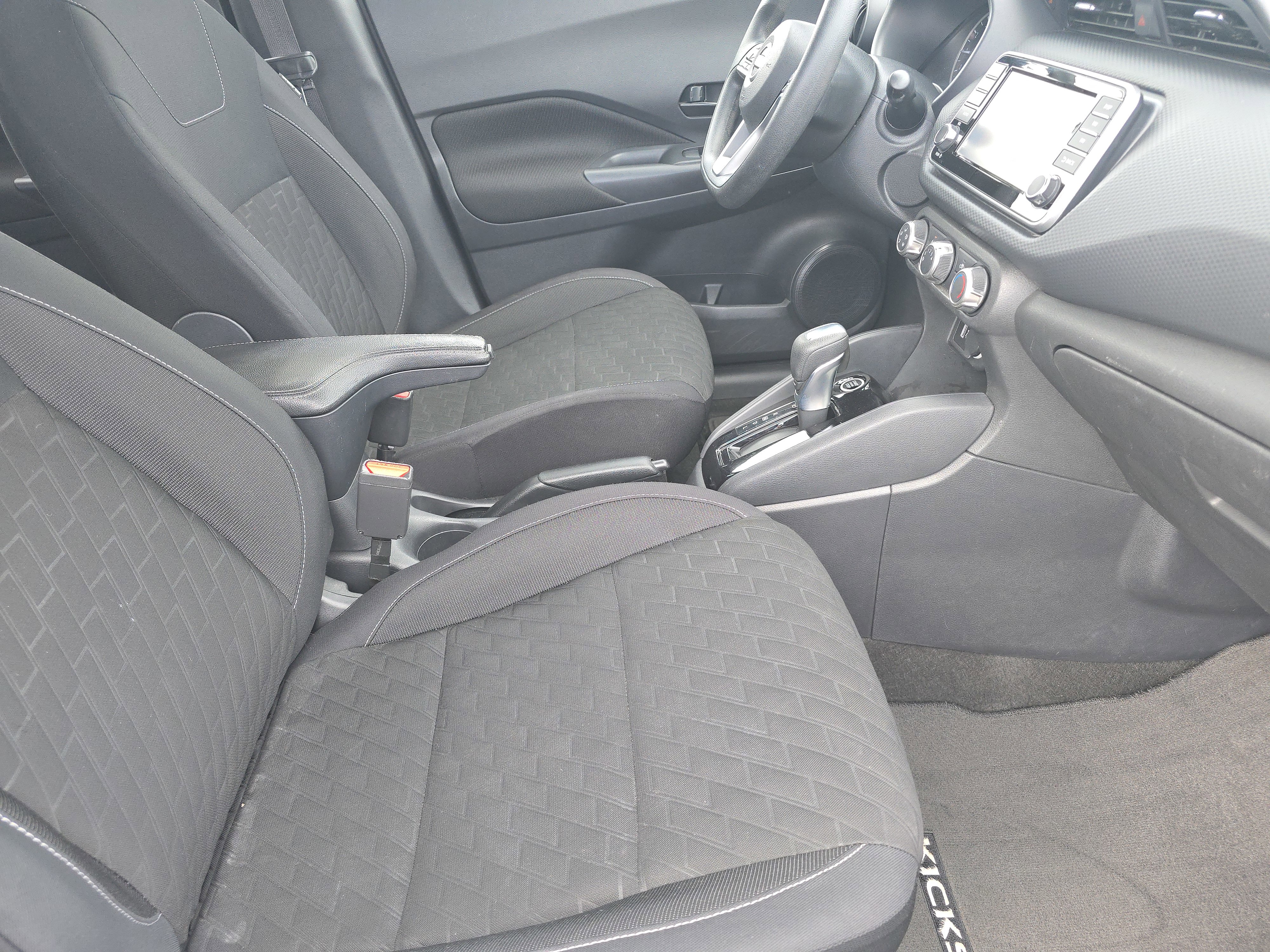 Used 2022 Nissan Kicks S image 13