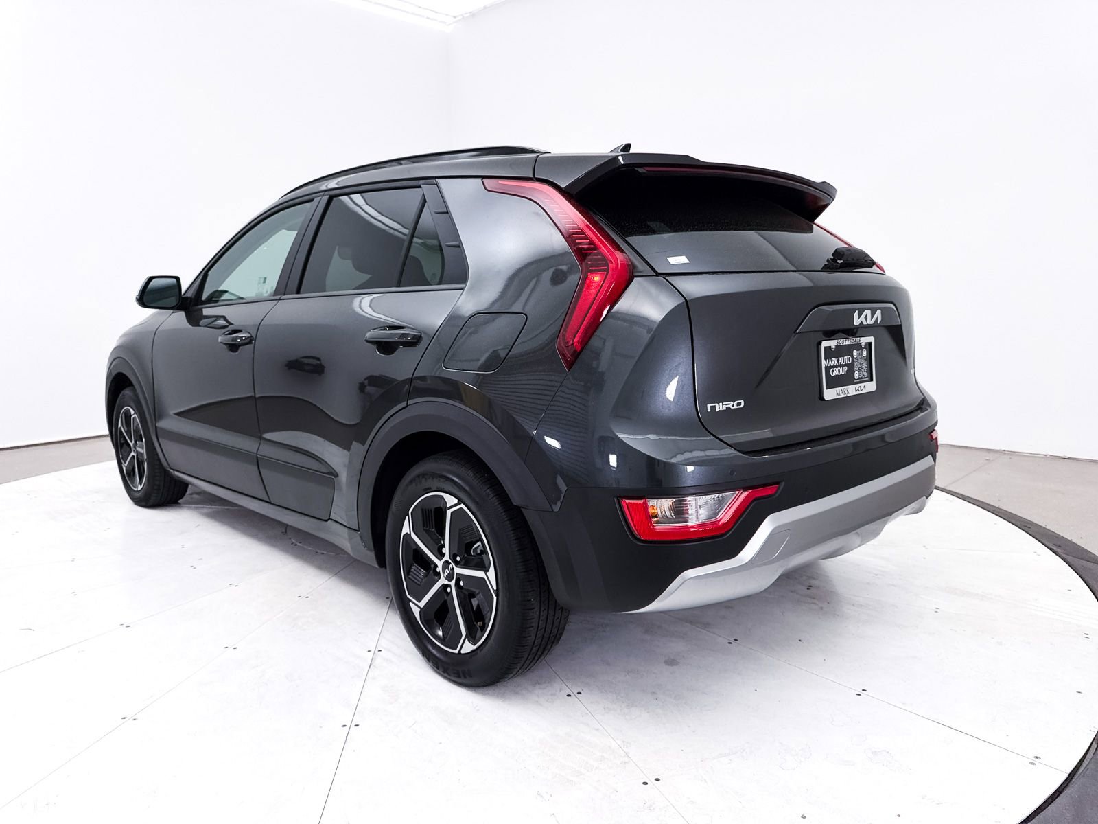 Certified 2025 Kia Niro EX image 16