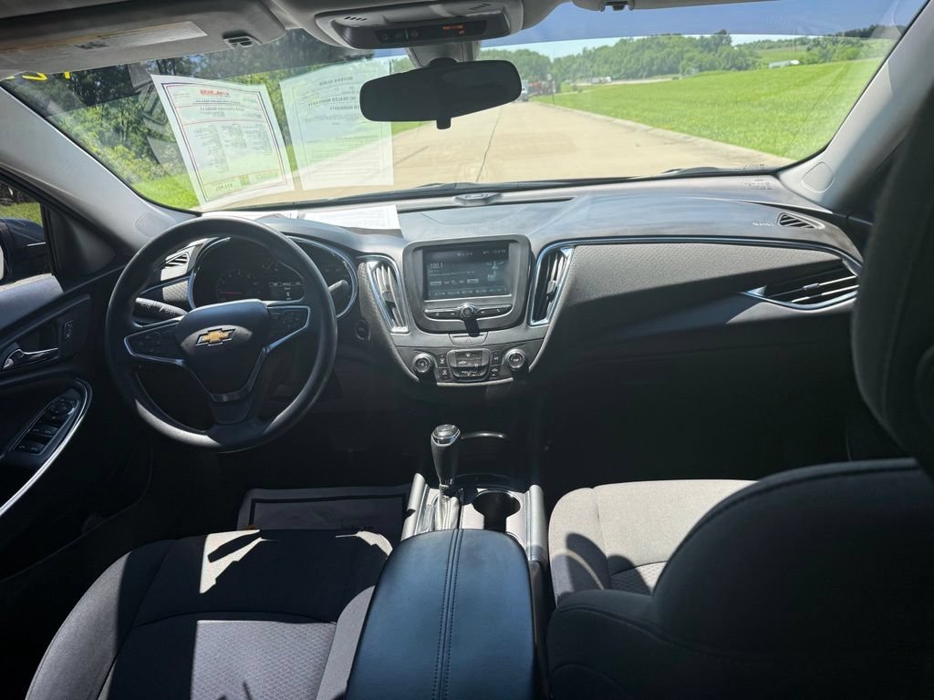 Used 2018 Chevrolet Malibu LT FWD image 19