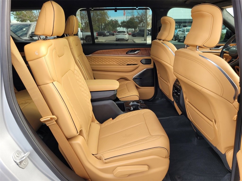 Used 2025 Jeep Grand Cherokee L Summit image 22