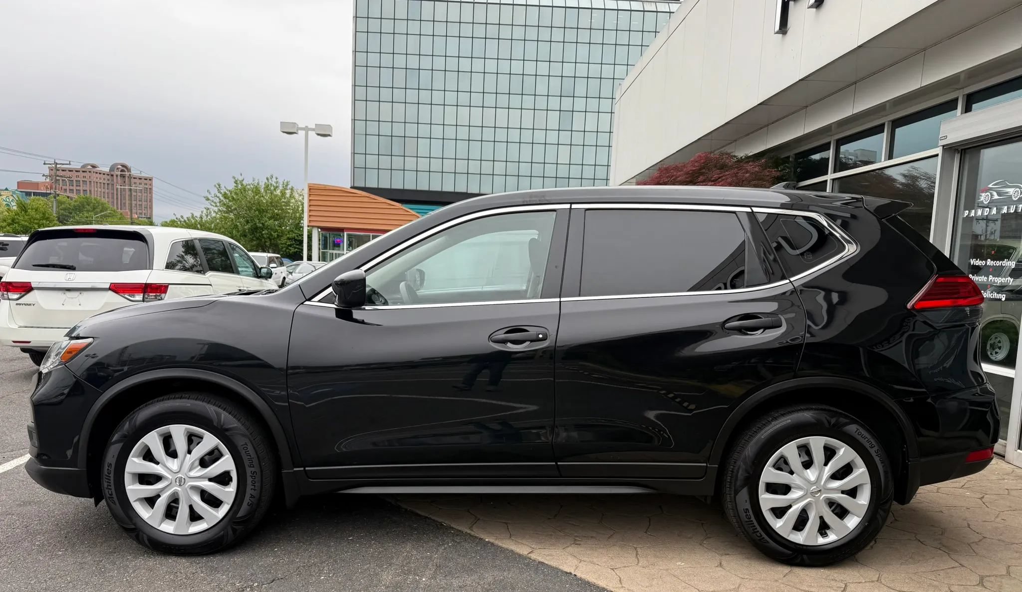 Used 2017 Nissan Rogue S AWD/4WD image 4