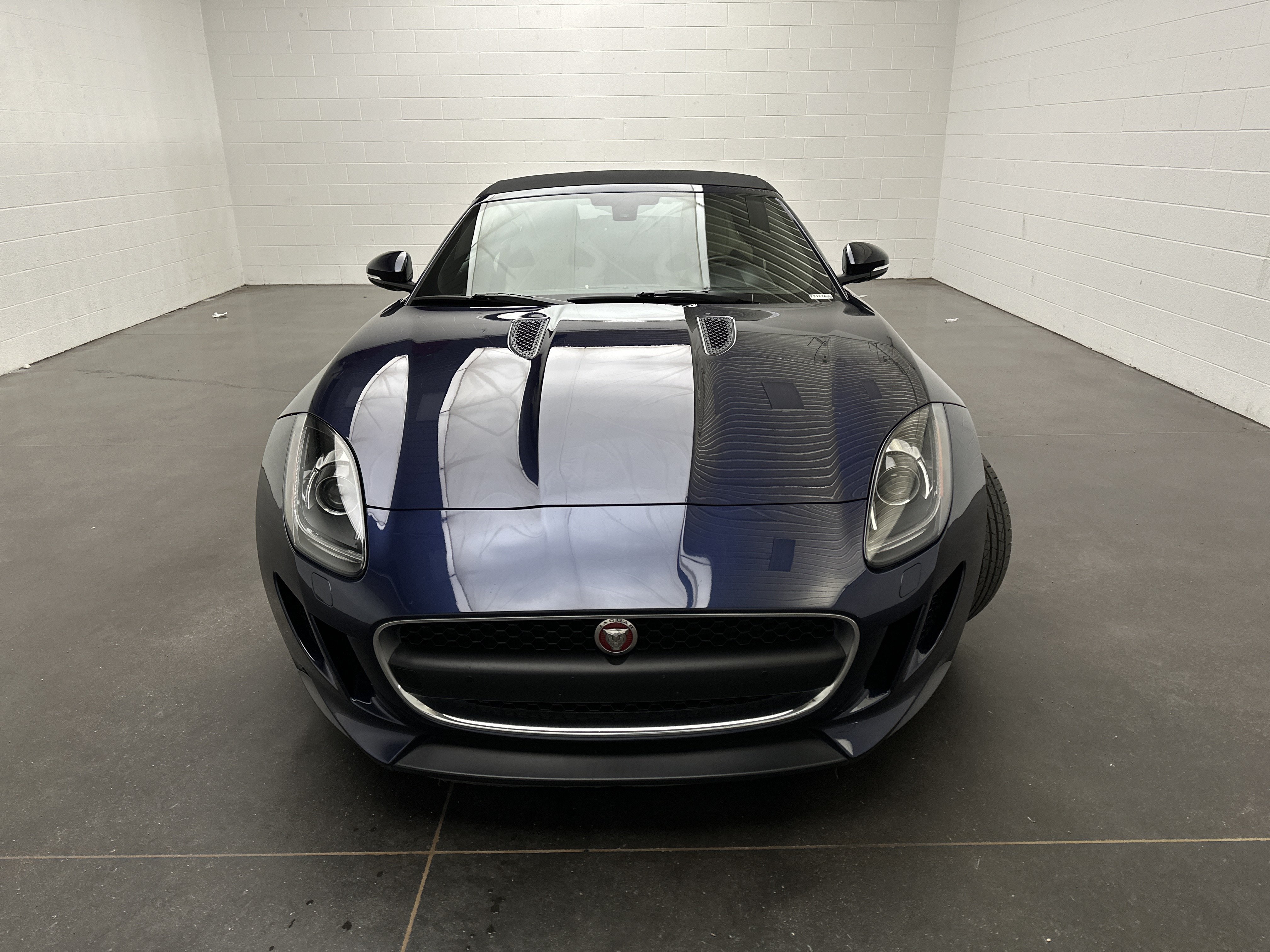Used 2016 Jaguar F-TYPE Convertible RWD image 2