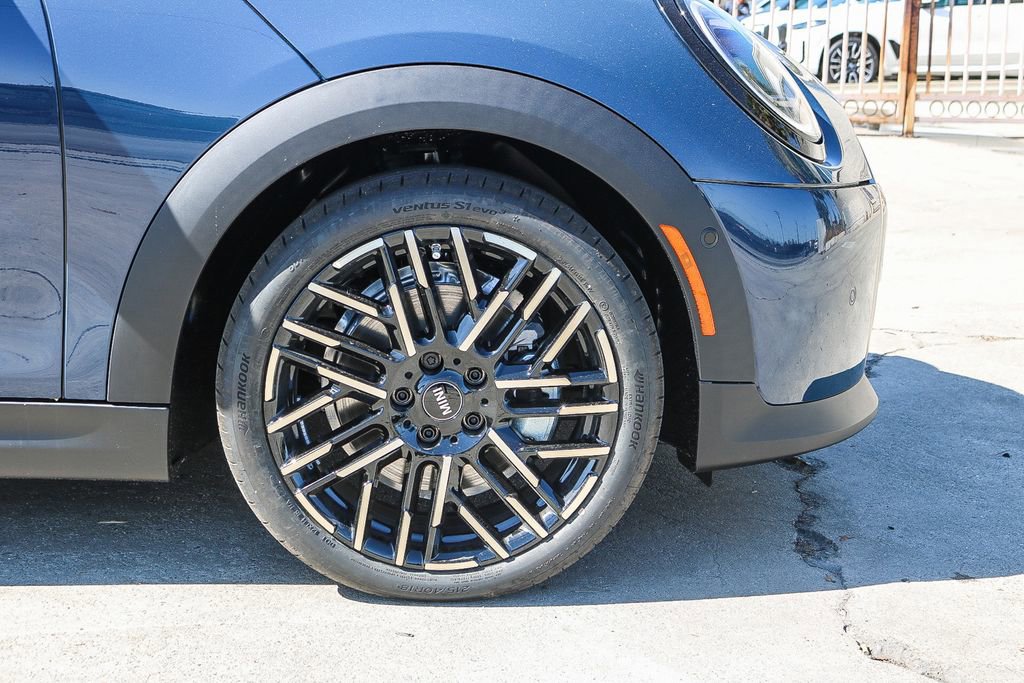 Used 2025 MINI Cooper 2-Door Hardtop image 10