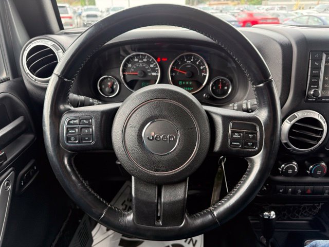 Used 2016 Jeep Wrangler Unlimited Sahara w/ Connectivity Group AWD/4WD image 19