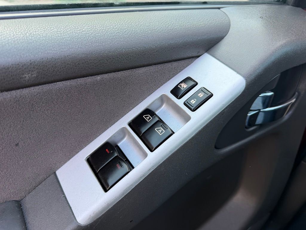 Used 2011 Nissan Pathfinder SV image 29