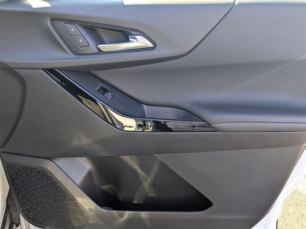 Used 2025 Chevrolet Equinox LT image 36