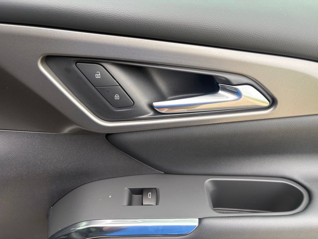 New 2026 Chevrolet Traverse LT w/ LPO, Floor Liner Package FWD image 28