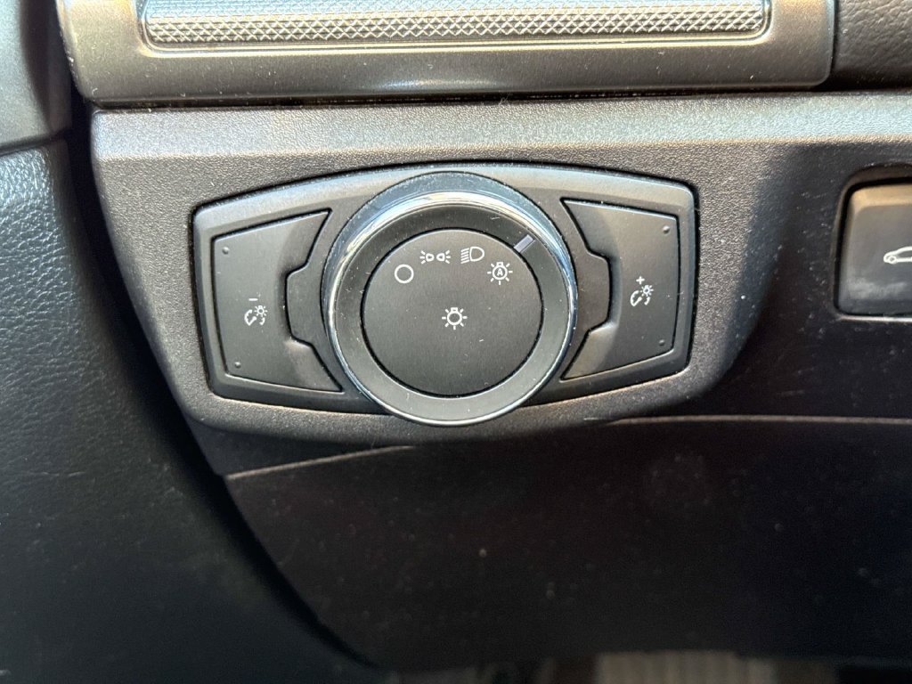 Used 2017 Ford Fusion SE FWD image 39