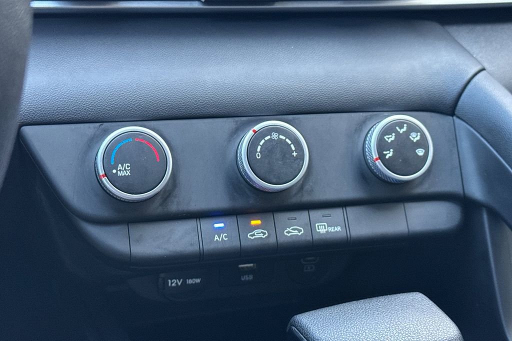 Used 2024 Hyundai Elantra SE image 22