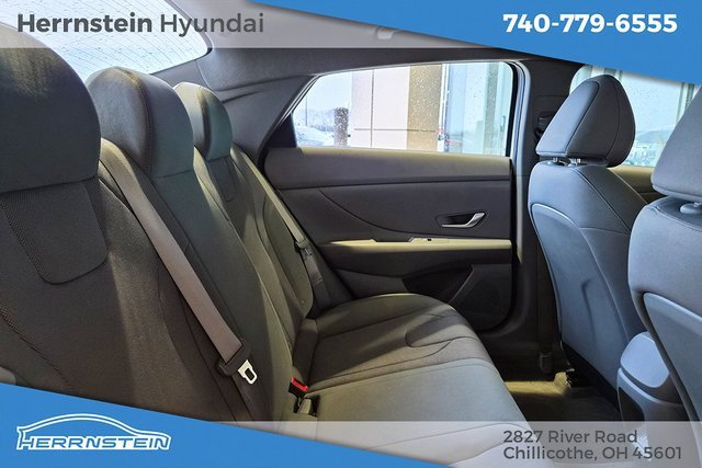 Used 2024 Hyundai Elantra SE image 25