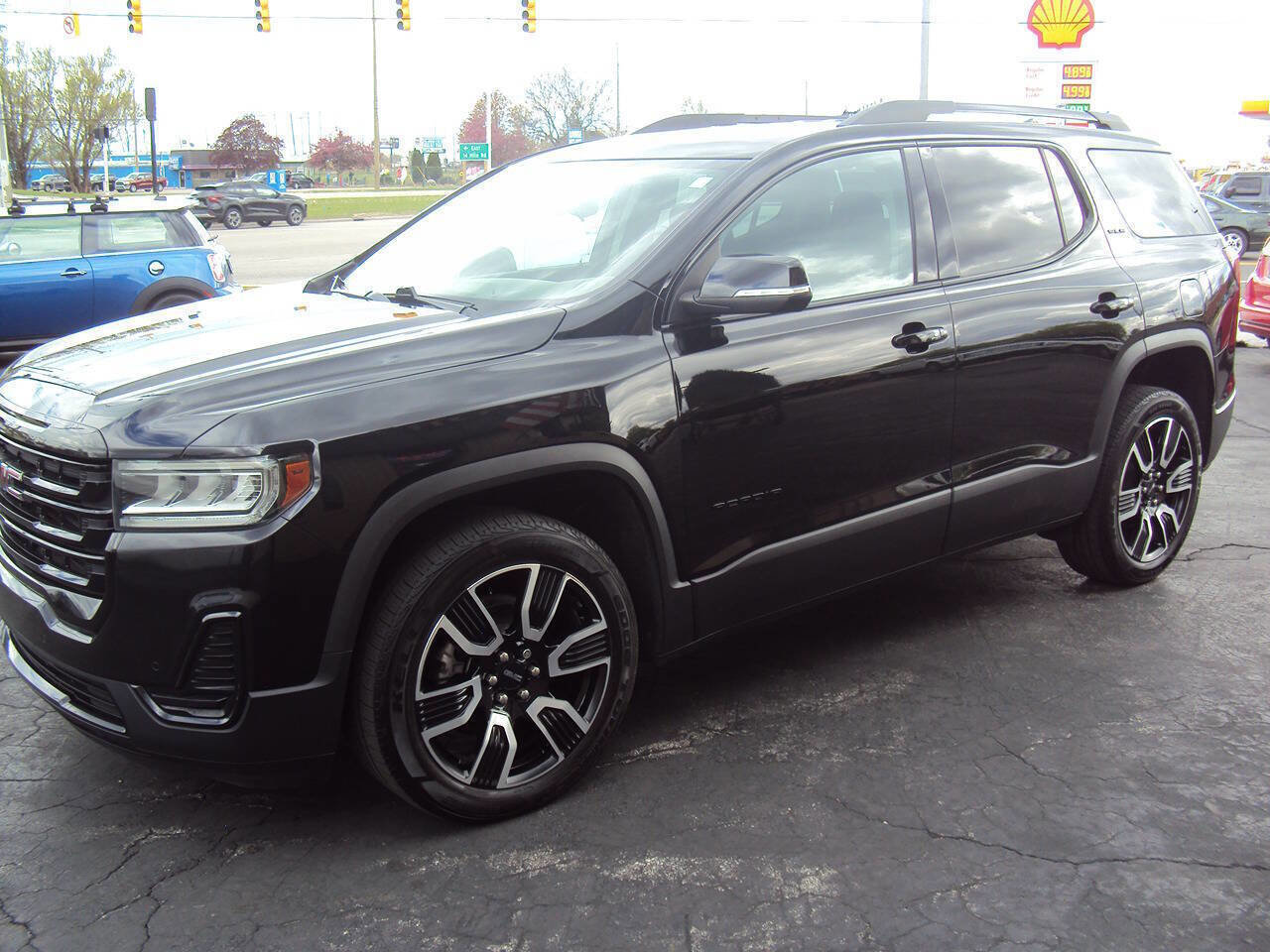 Used 2021 GMC Acadia SLE w/ Driver Convenience Package AWD/4WD image 3