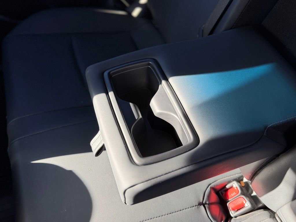 Used 2022 Toyota Venza XLE image 6