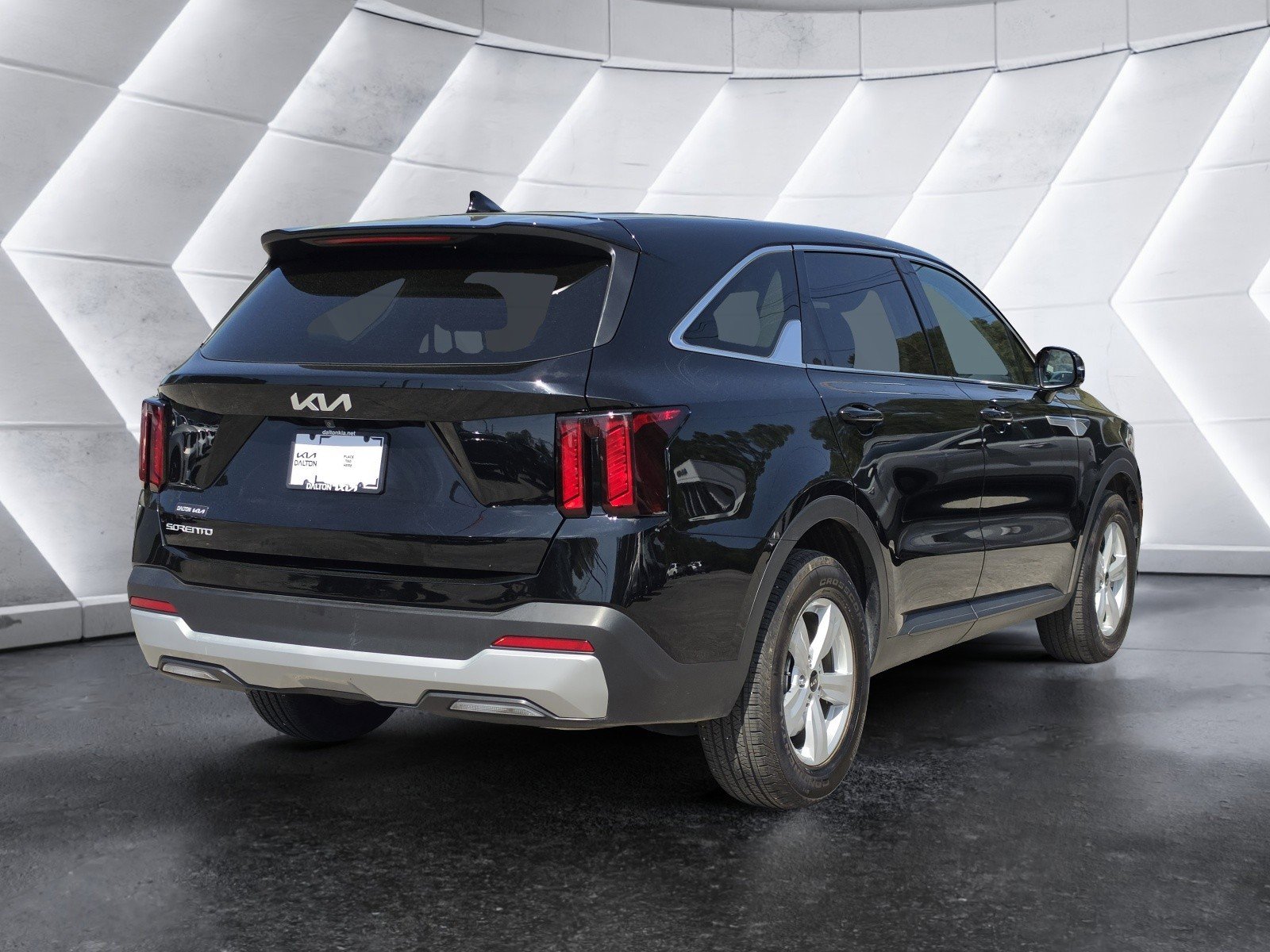 Used 2025 Kia Sorento LX image 3