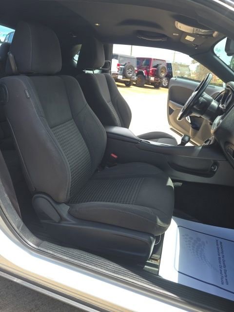 Used 2019 Dodge Challenger SXT RWD image 9