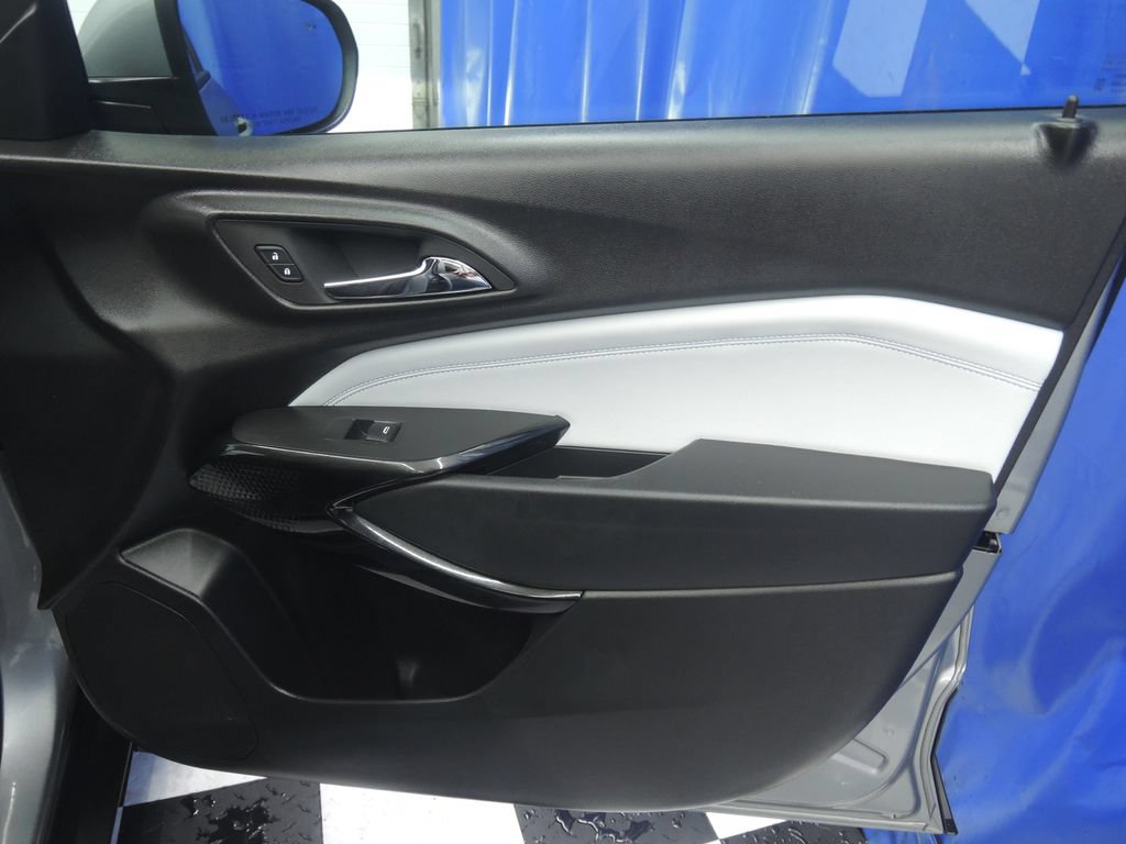 Used 2024 Chevrolet Trax LT w/ Driver Confidence Package FWD image 29