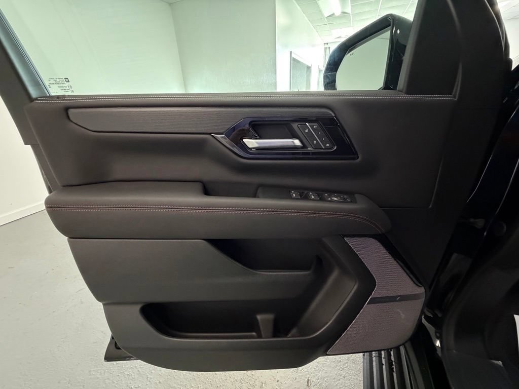 New 2026 GMC Yukon AT4 Ultimate w/ LPO, Floor Liner Package AWD/4WD image 13