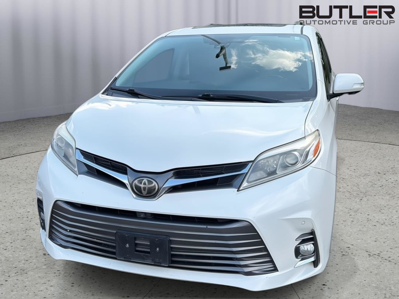 Used 2018 Toyota Sienna Limited Premium FWD image 3