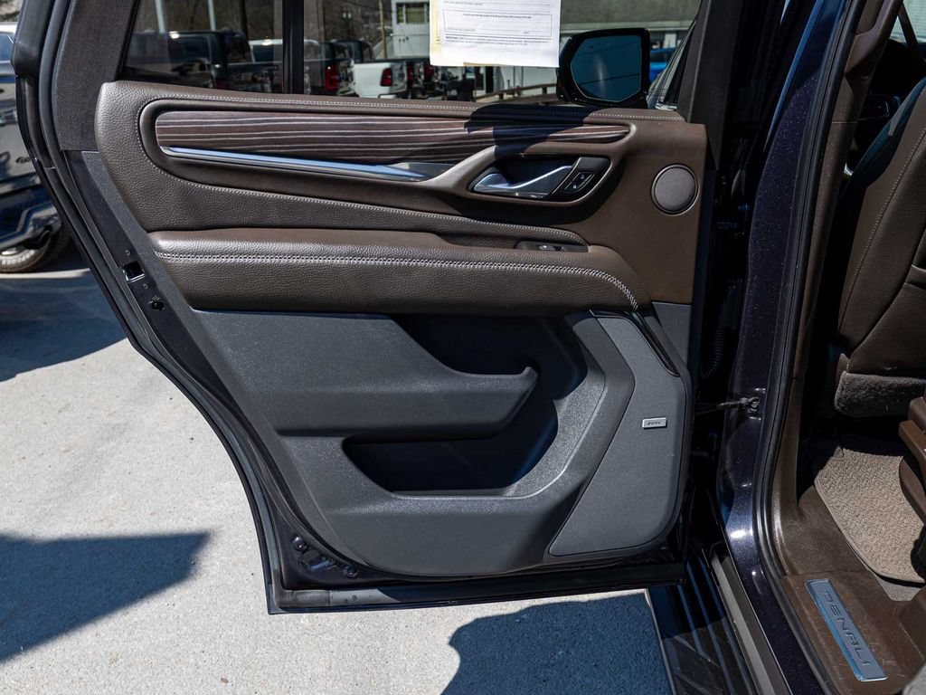 Used 2024 GMC Yukon Denali AWD/4WD image 14
