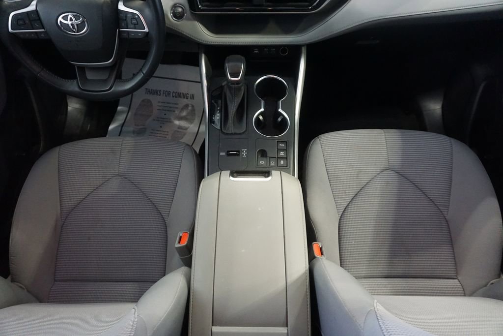 Used 2023 Toyota Highlander LE image 27