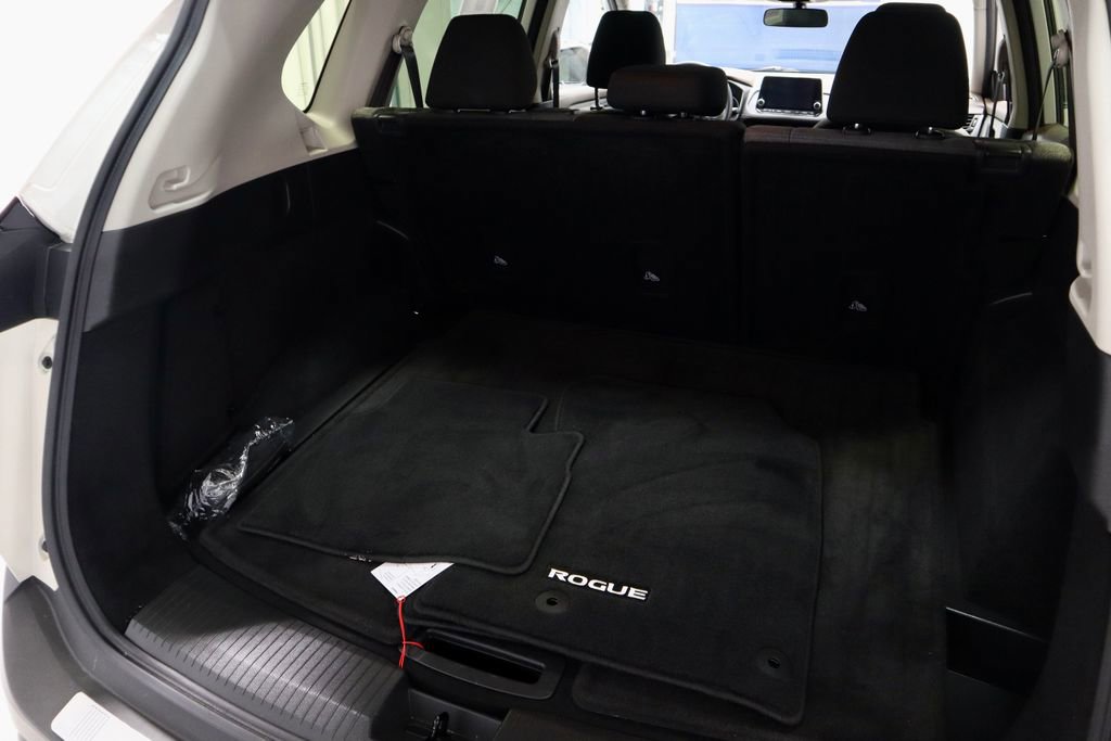 Used 2023 Nissan Rogue SV image 12