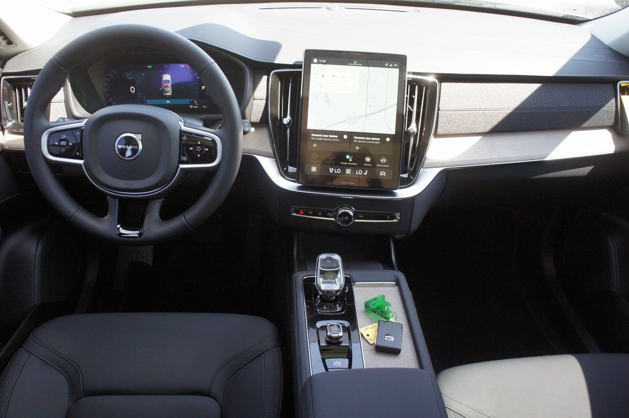 New 2026 Volvo XC90 B6 Plus w/ Protection Package Premier AWD/4WD image 10