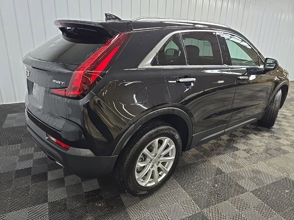 Used 2023 Cadillac XT4 Luxury w/ Cold Weather Package image 10