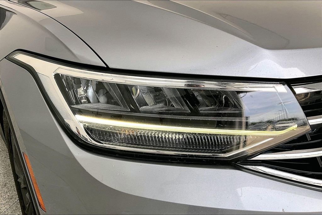Used 2022 Volkswagen Tiguan SE image 36