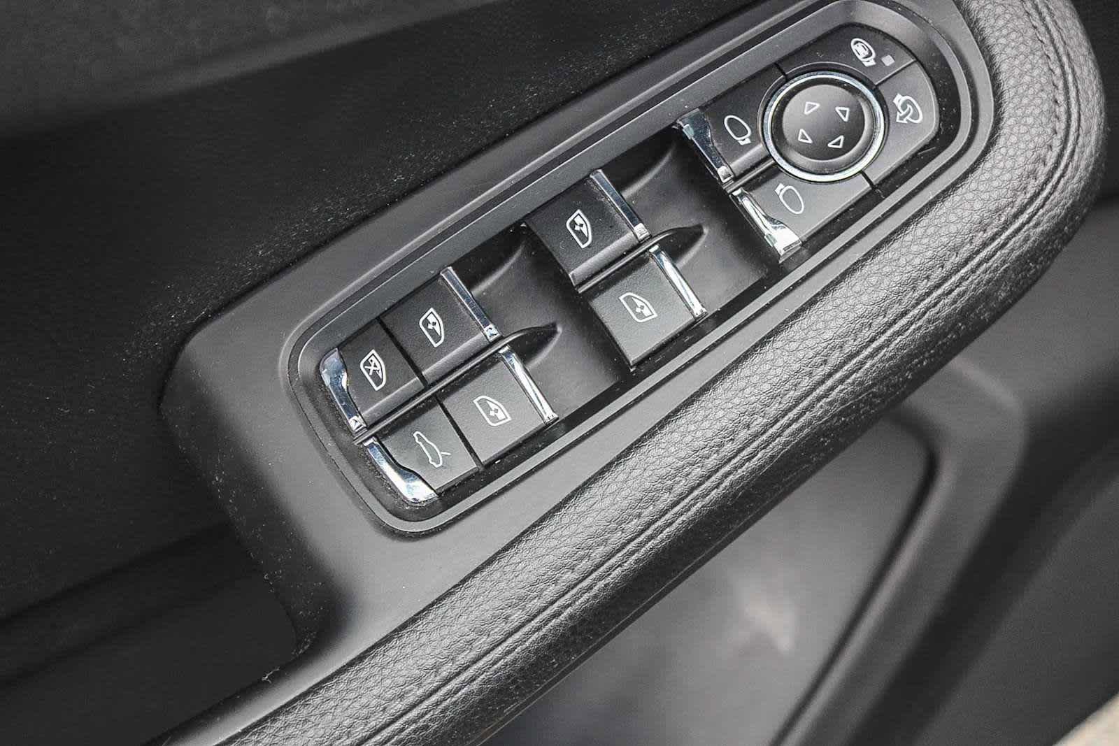 Used 2018 Porsche Macan Sport Edition AWD/4WD image 20