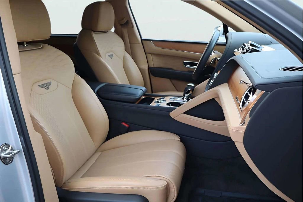 Used 2023 Bentley Bentayga Extended Wheelbase AWD/4WD image 14
