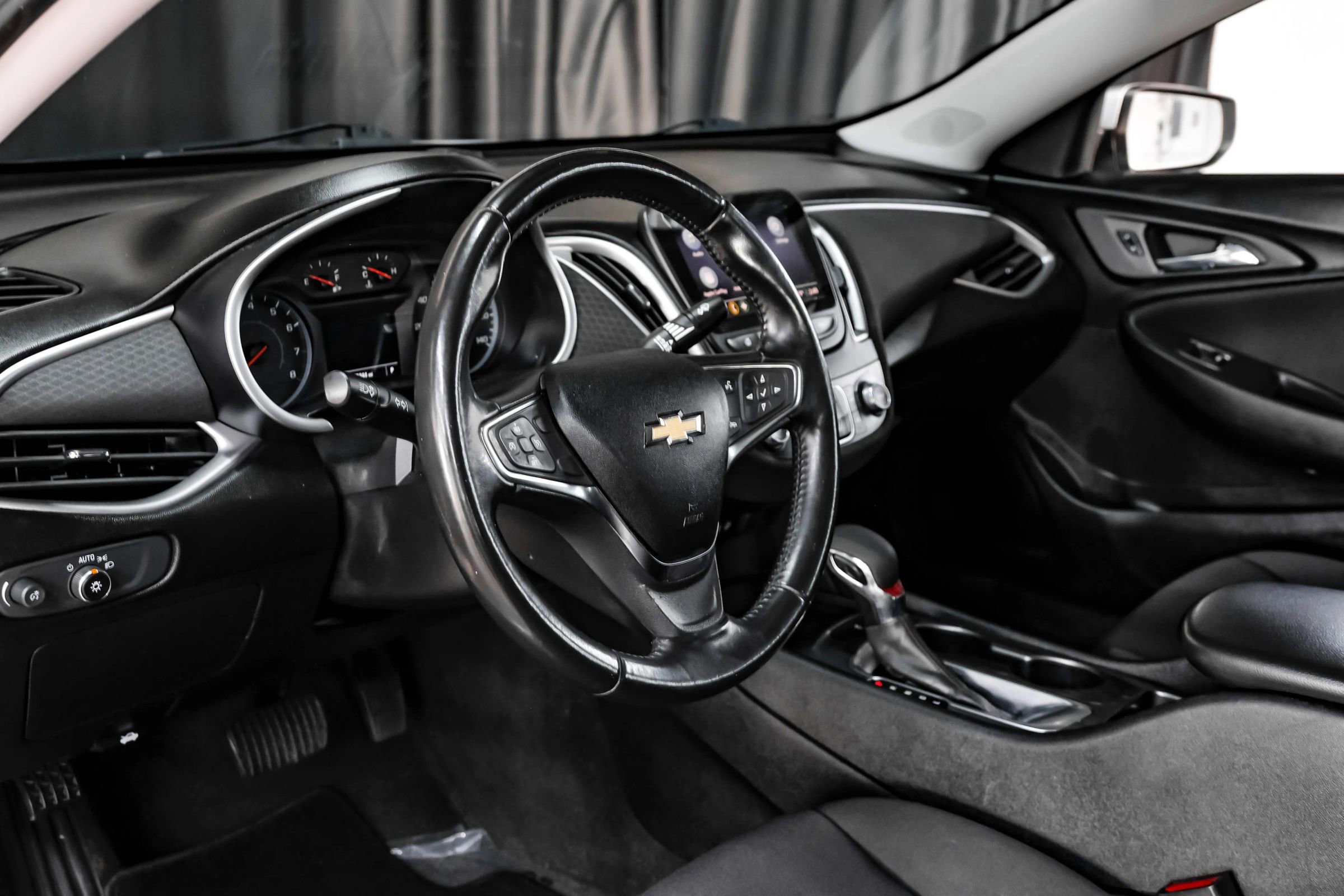 Used 2021 Chevrolet Malibu RS image 3