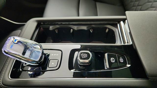 New 2026 Volvo XC90 B5 Core AWD/4WD image 17