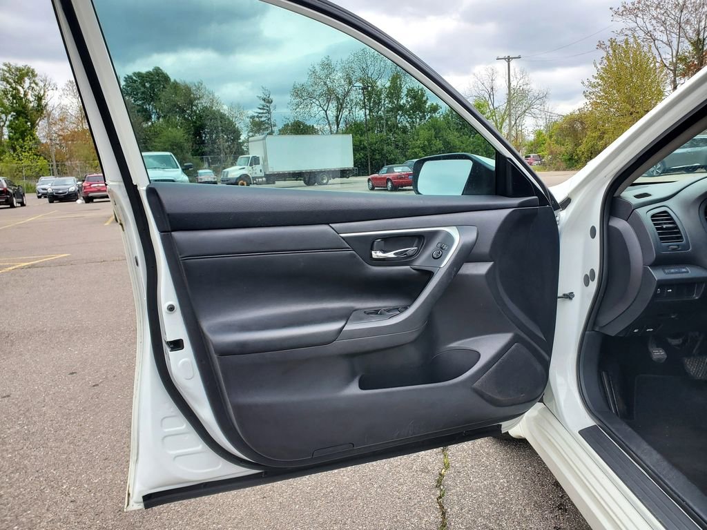 Used 2015 Nissan Altima 2.5 S w/ Sport Value Package FWD image 13