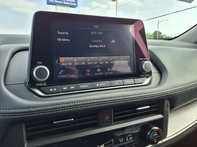 Used 2025 Nissan Rogue SV FWD image 27
