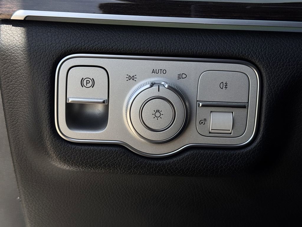 Used 2024 Mercedes-Benz GLE 350 4MATIC w/ 3rd Row Seat Package image 22