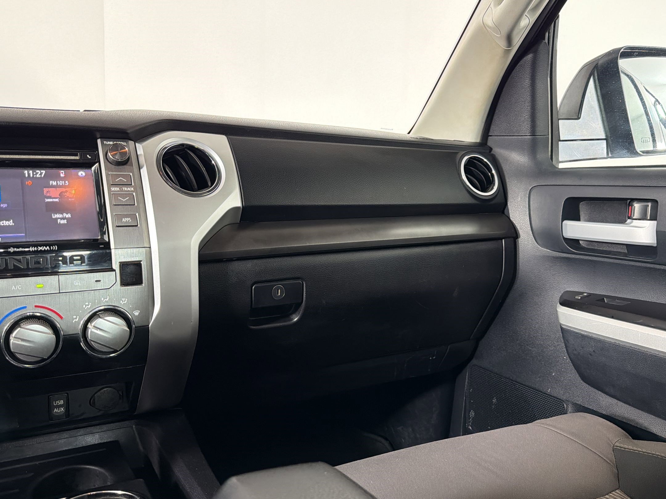 Used 2015 Toyota Tundra SR5 w/ SR5 Upgrade Package RWD image 25
