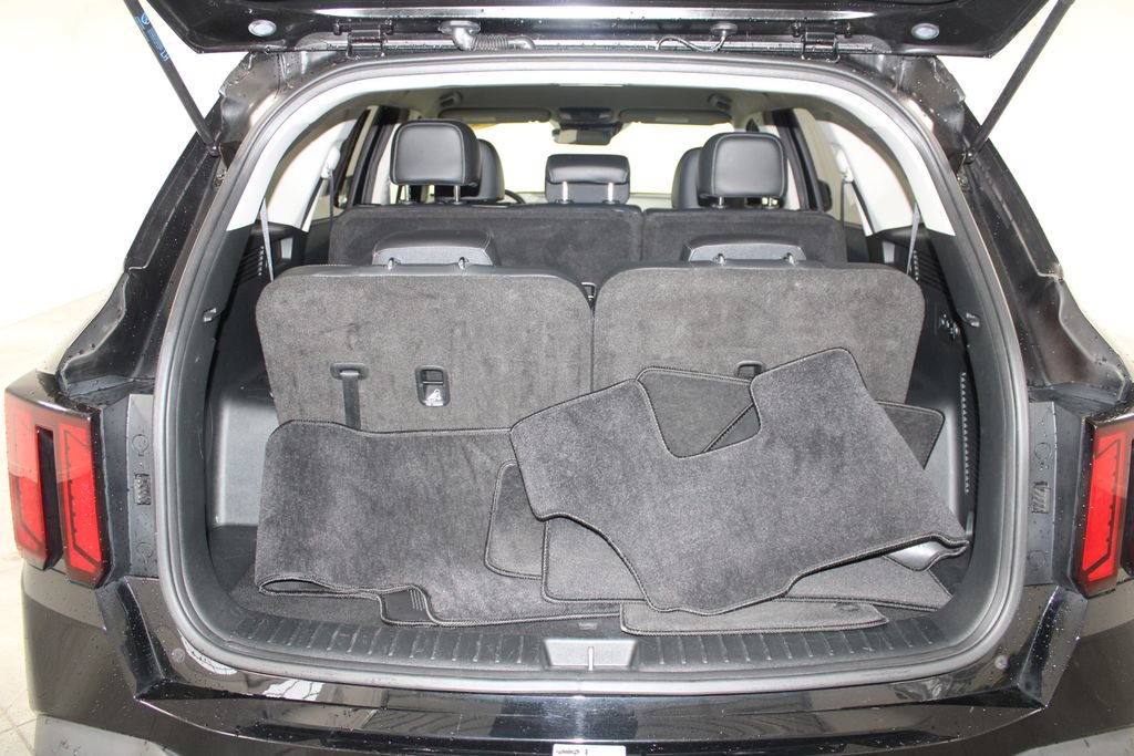 Used 2024 Kia Sorento S image 14