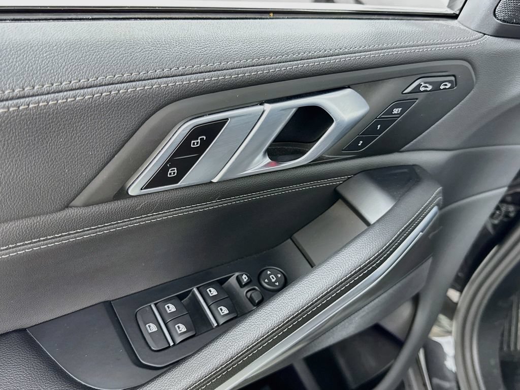 Used 2021 BMW X6 xDrive40i AWD/4WD image 18