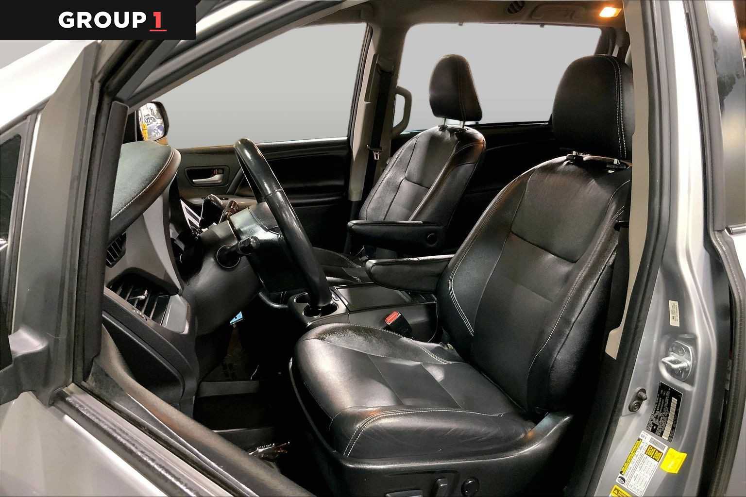 Used 2017 Toyota Sienna SE FWD image 8