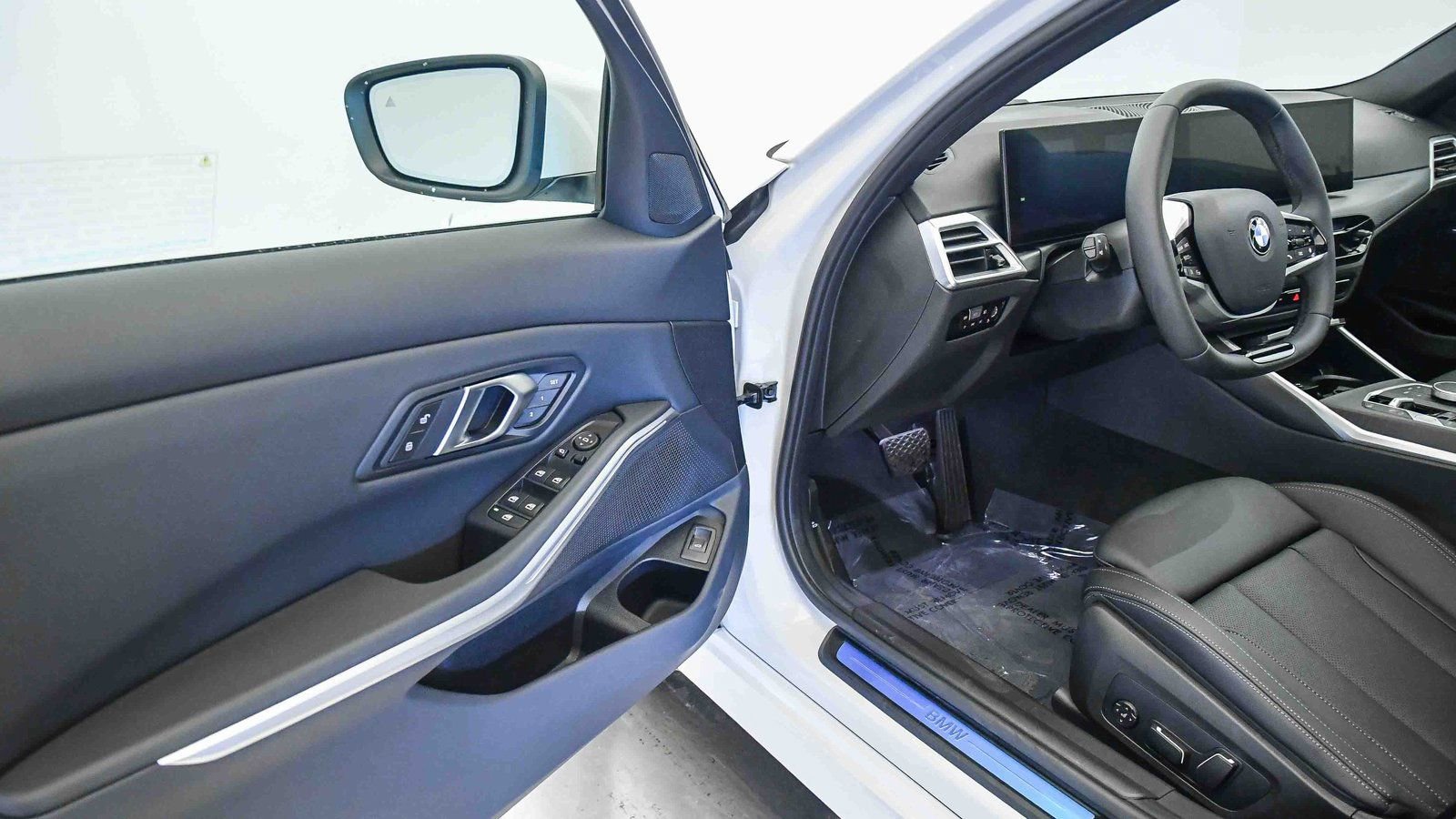 Used 2025 BMW 330i Sedan w/ Convenience Package image 21