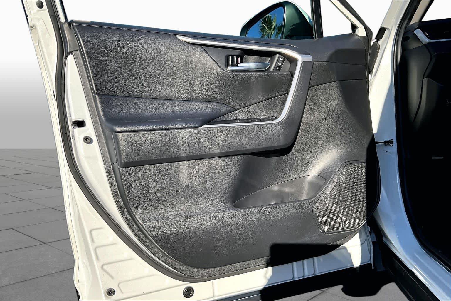 Used 2022 Toyota RAV4 XLE Premium FWD image 20