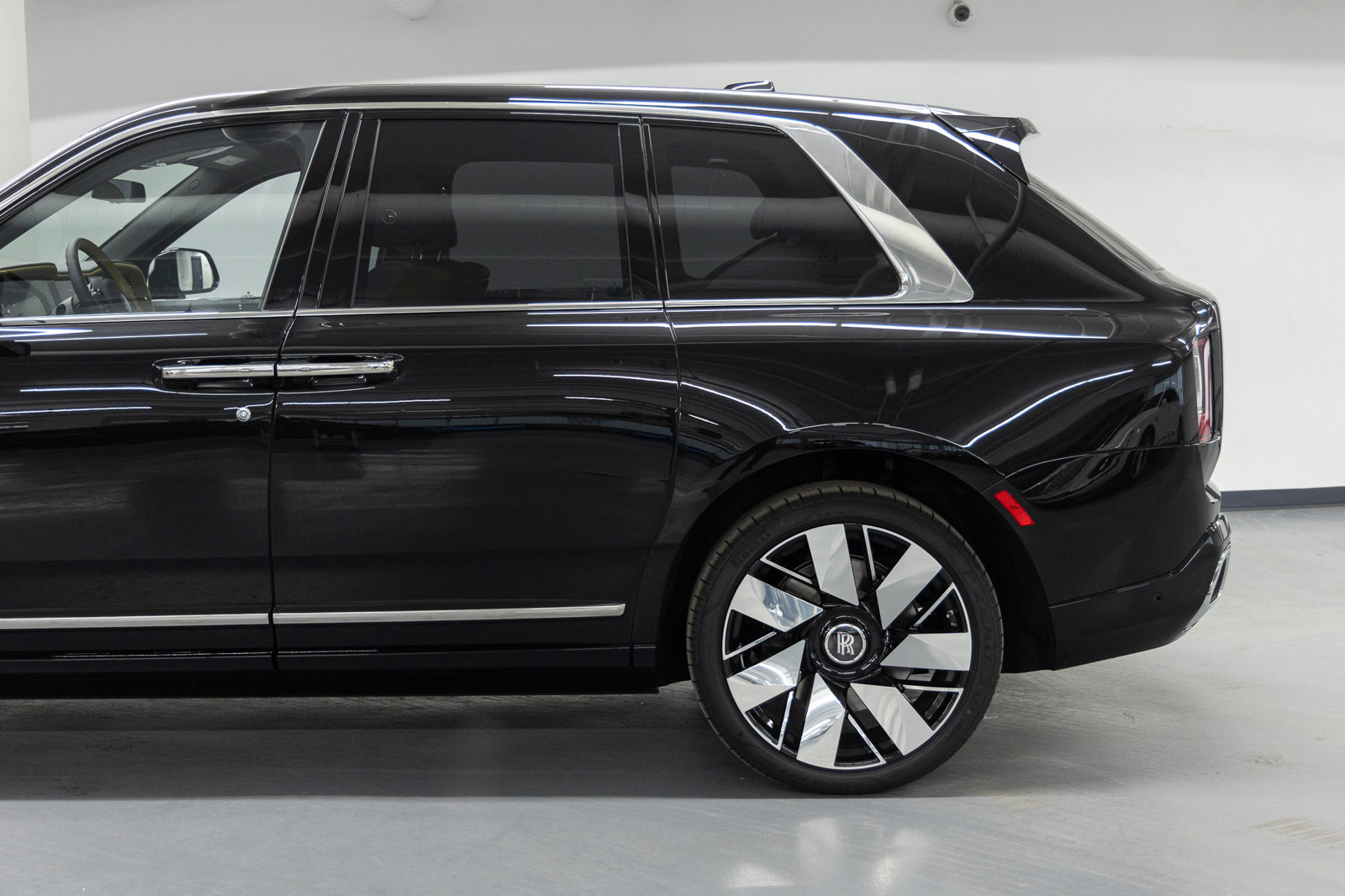 New 2026 Rolls-Royce Cullinan image 4