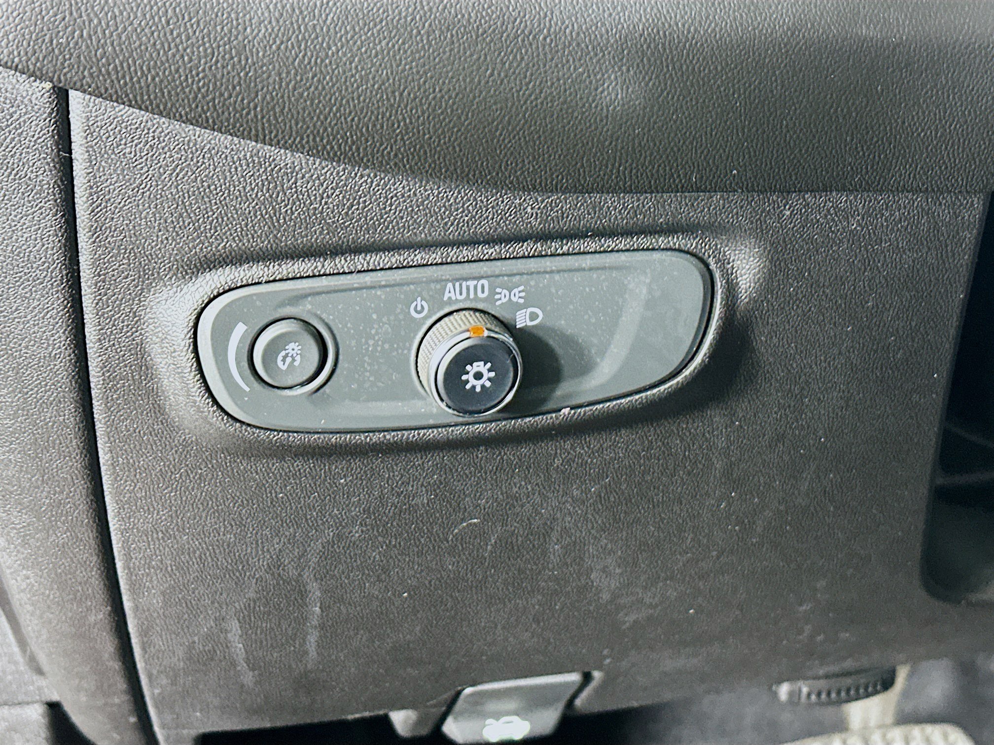 Used 2019 Chevrolet Equinox LT FWD image 17