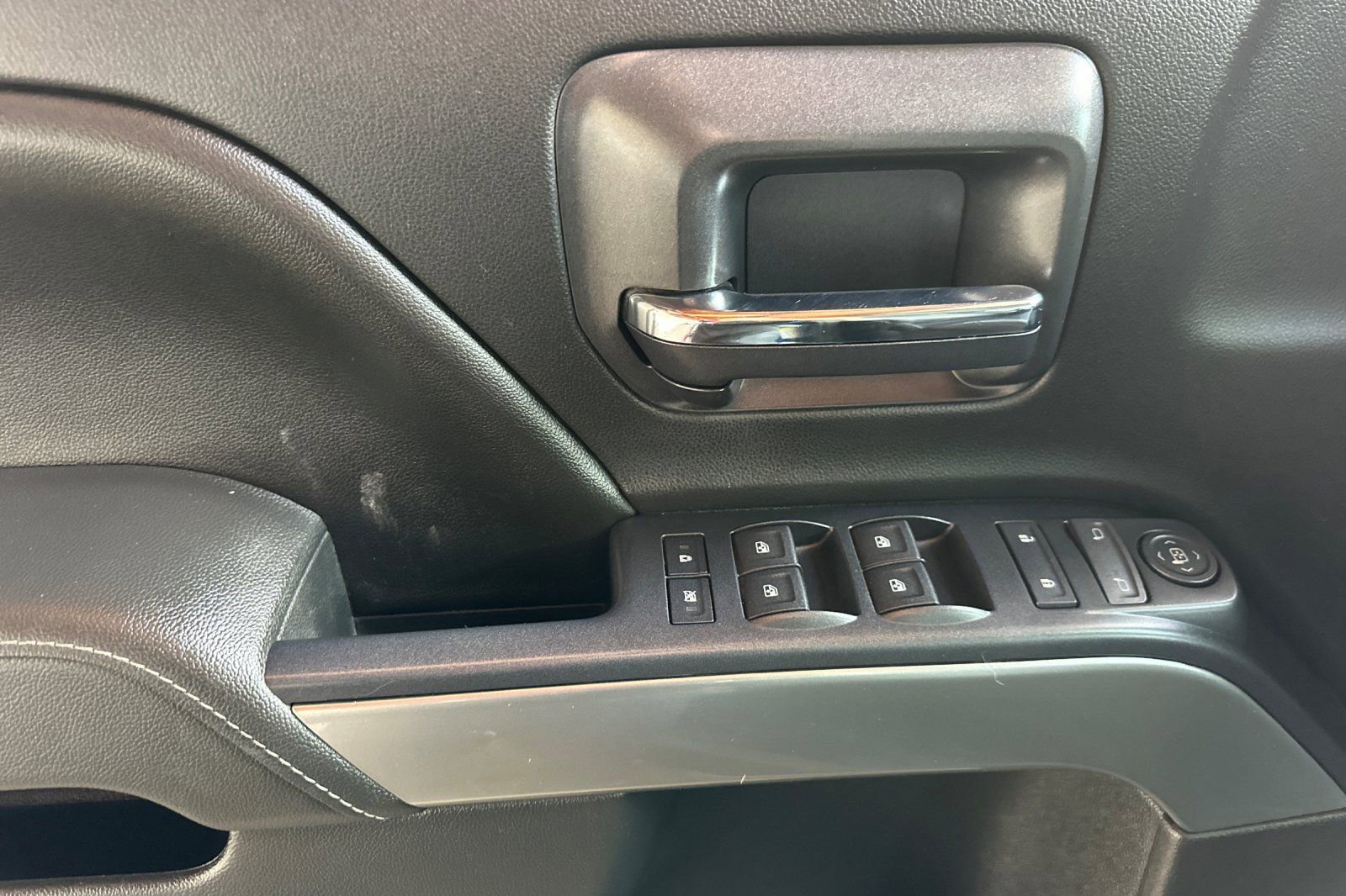 Used 2015 Chevrolet Silverado 1500 LT RWD image 11