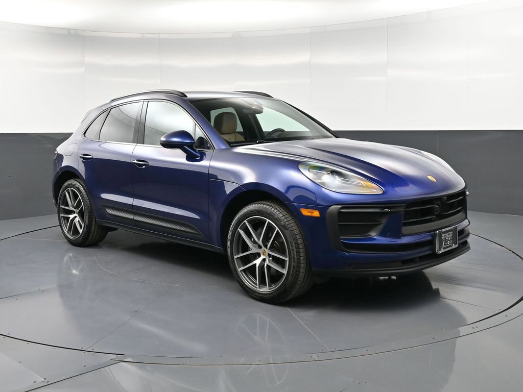 Certified 2025 Porsche Macan AWD/4WD image 10
