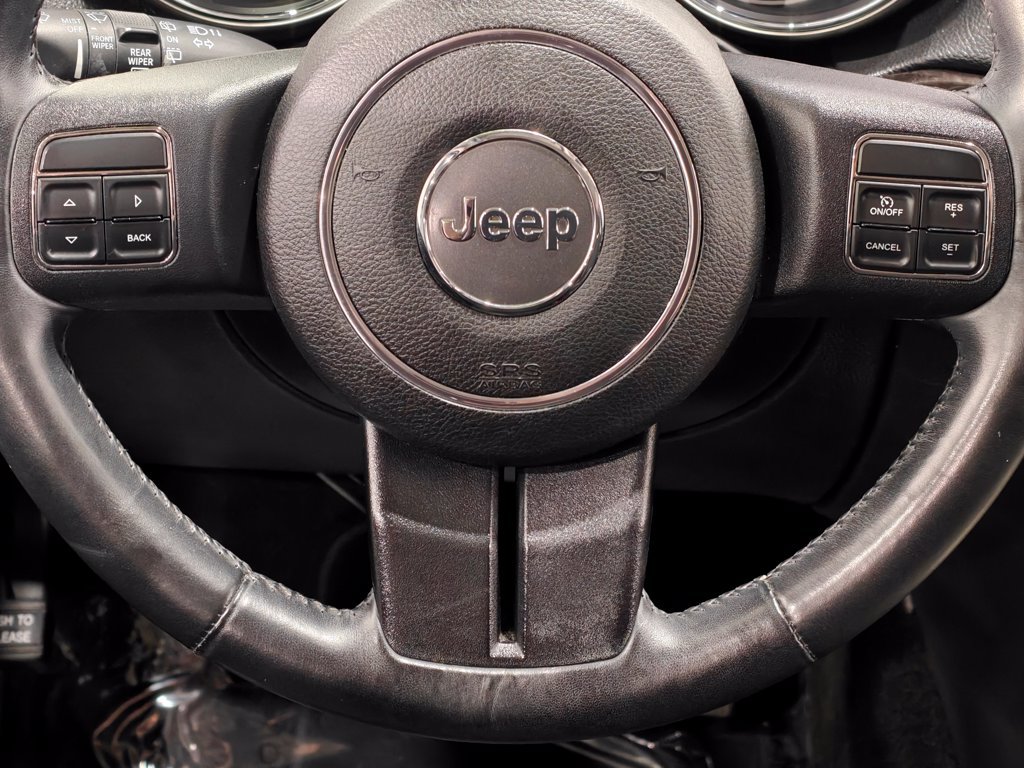 Used 2012 Jeep Grand Cherokee Laredo AWD/4WD image 5