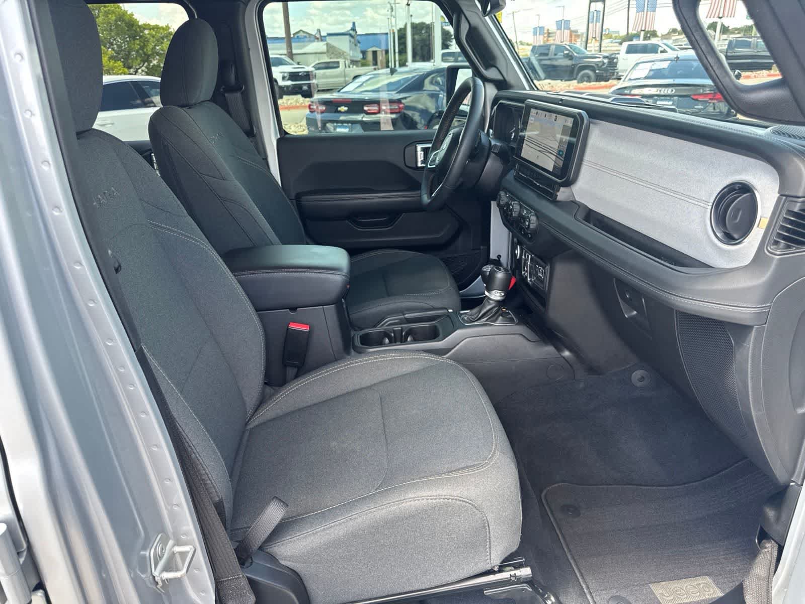 Used 2024 Jeep Wrangler Unlimited Sahara w/ Technology Group AWD/4WD image 25